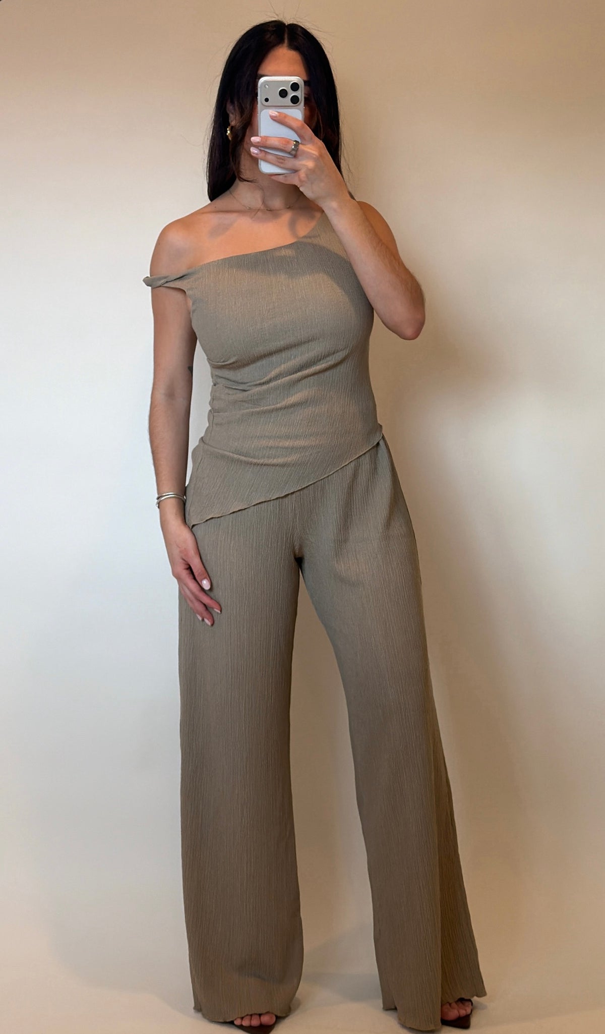 Maré Asymmetrical One-Shoulder Set Light Olive