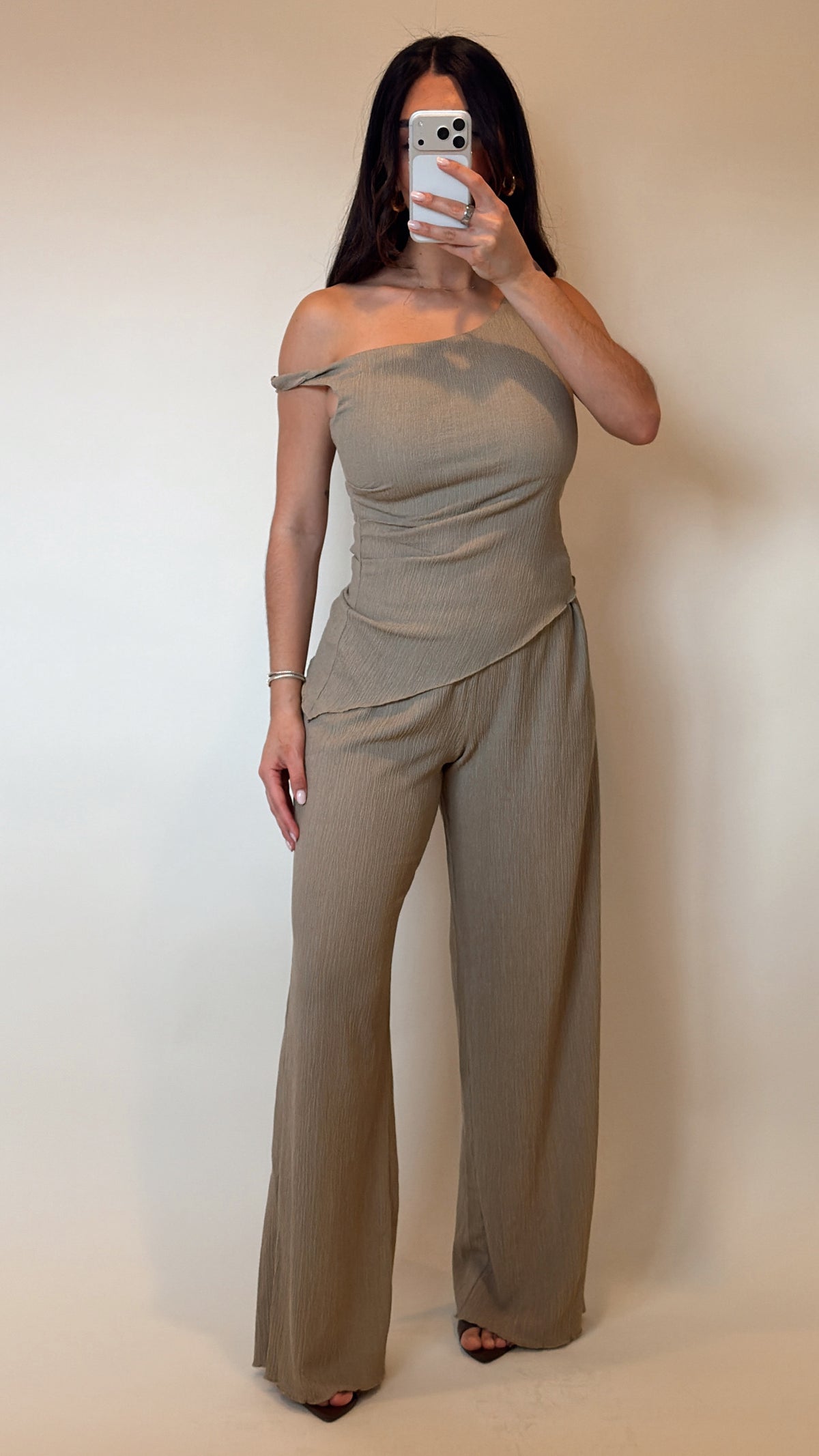 Maré Asymmetrical One-Shoulder Set Light Olive